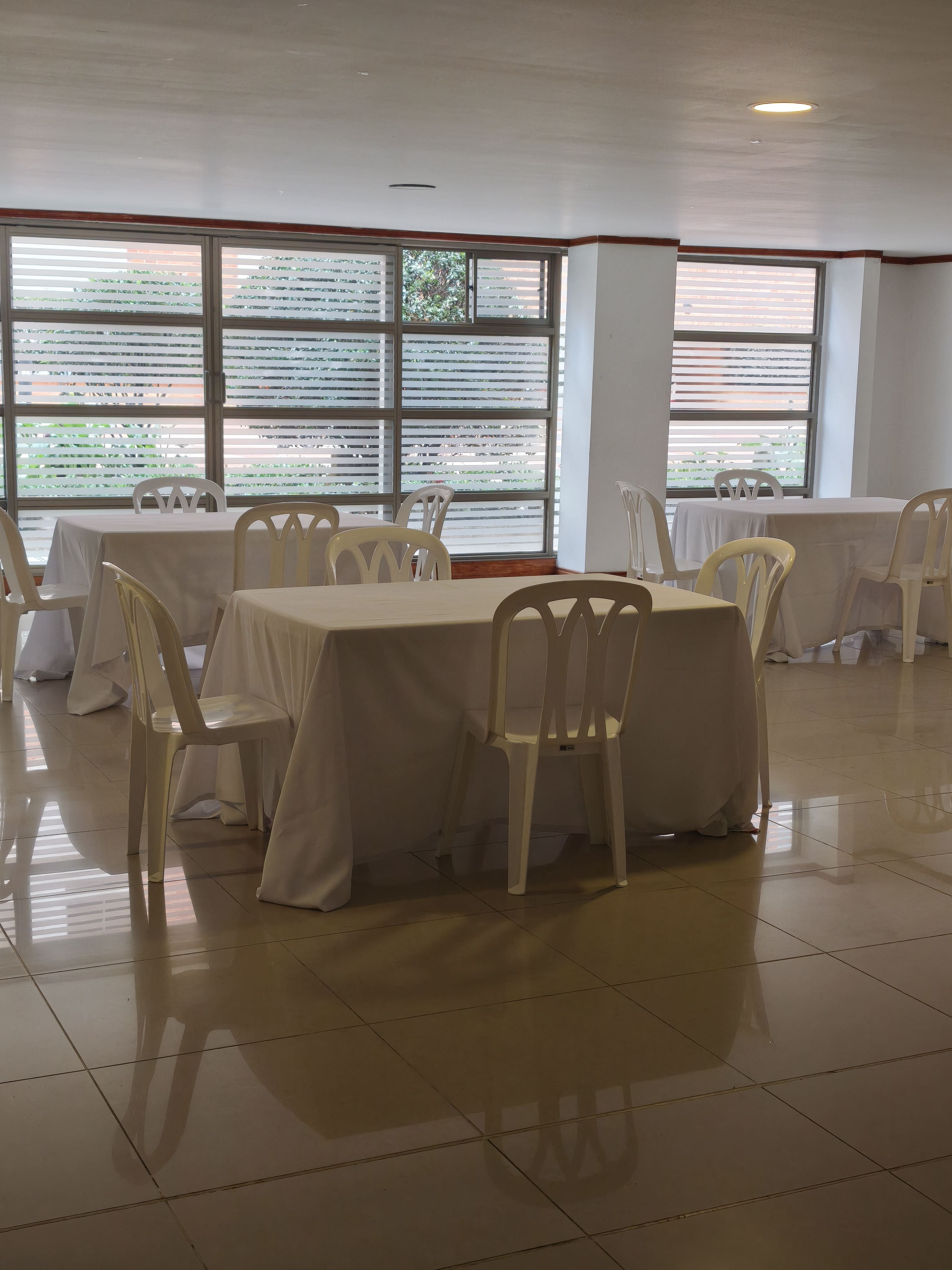 SALON SOCIAL